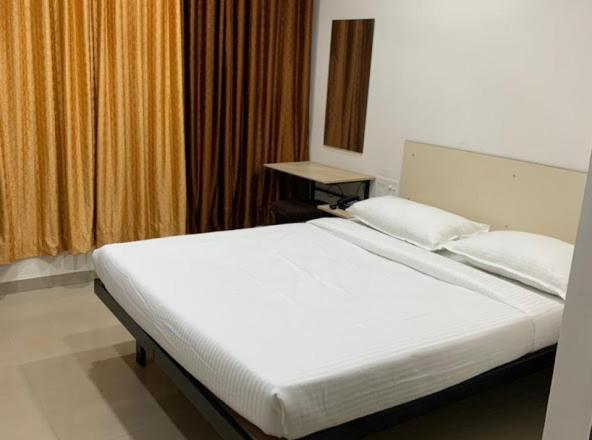 Hotel Vihaan Inn โกลฮาปูร์ ภายนอก รูปภาพ