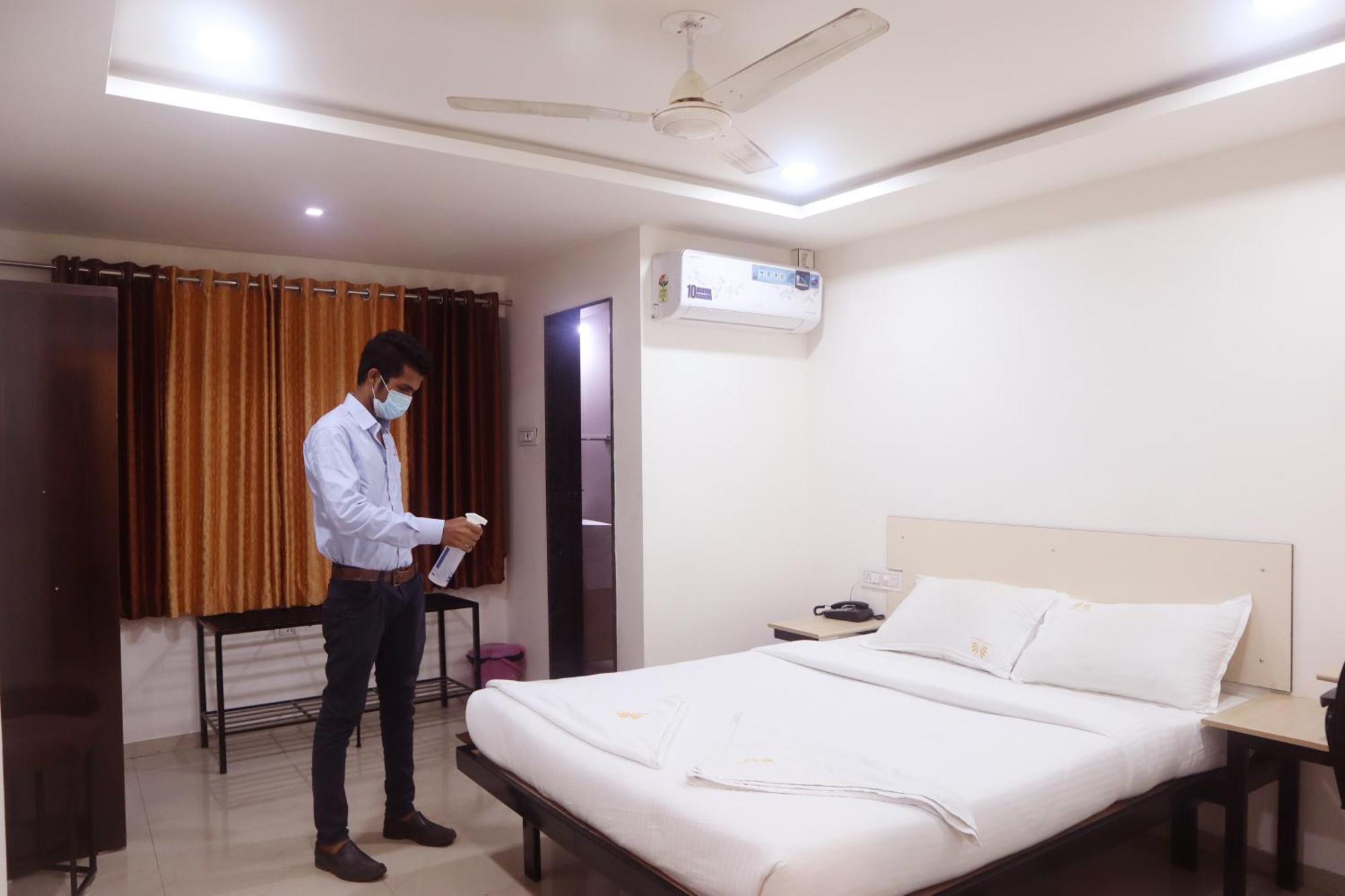 Hotel Vihaan Inn โกลฮาปูร์ ภายนอก รูปภาพ
